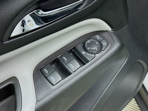 Used 2020 Chevrolet Equinox LS w/ LS Convenience Package image 17