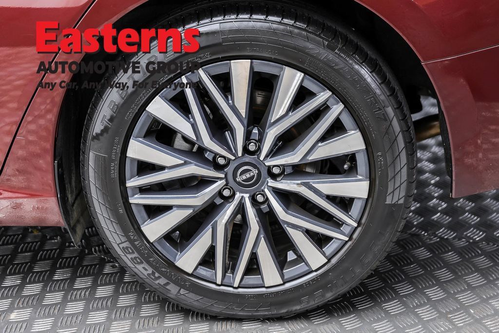 Used 2025 Nissan Altima 2.5 SV FWD image 10