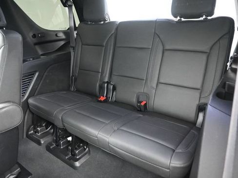 Used 2022 Chevrolet Tahoe Z71 w/ Luxury Package AWD/4WD image 15