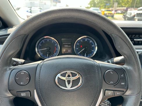 Used 2018 Toyota Corolla LE image 19