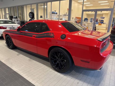 Used 2014 Dodge Challenger R/T image 2