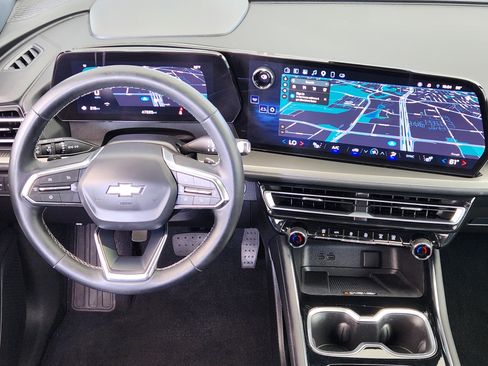 Certified 2025 Chevrolet Traverse LT FWD image 26