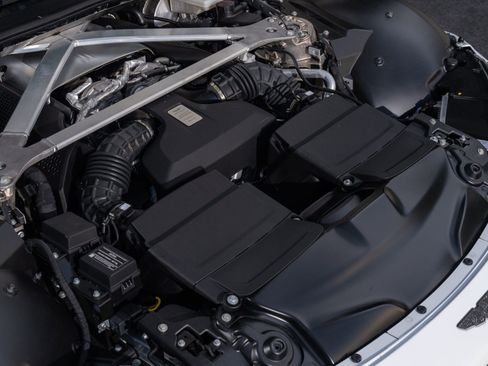 Used 2021 Aston Martin V8 Vantage Coupe RWD image 12
