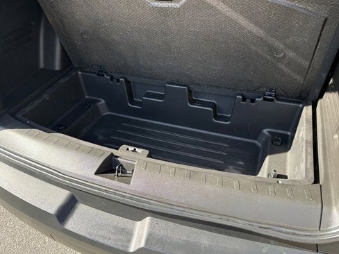 Used 2023 Chevrolet Traverse LT image 20