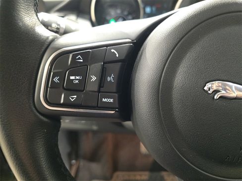 Used 2020 Jaguar E-PACE SE image 17