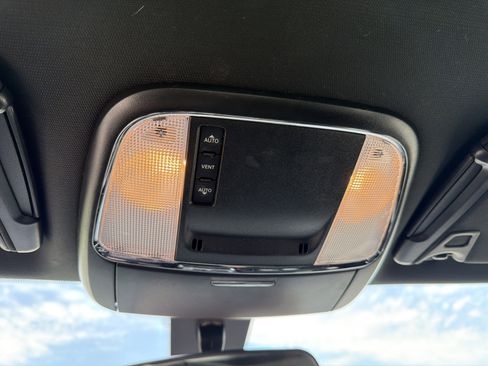 Used 2023 Dodge Charger SXT RWD image 8