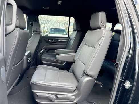 Used 2024 GMC Yukon XL Denali AWD/4WD image 23