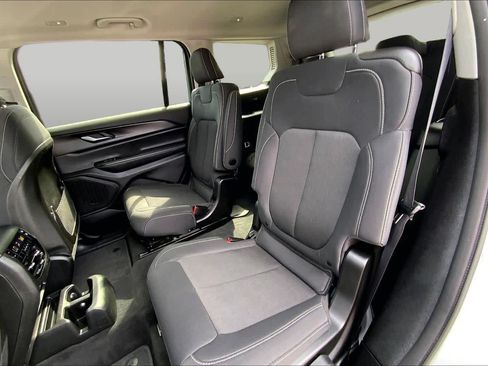 Used 2023 Jeep Grand Cherokee L Laredo w/ Luxury Tech Group I AWD/4WD image 19