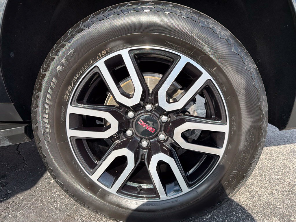 Used 2024 GMC Yukon XL AT4 w/ Technology Package AWD/4WD image 21