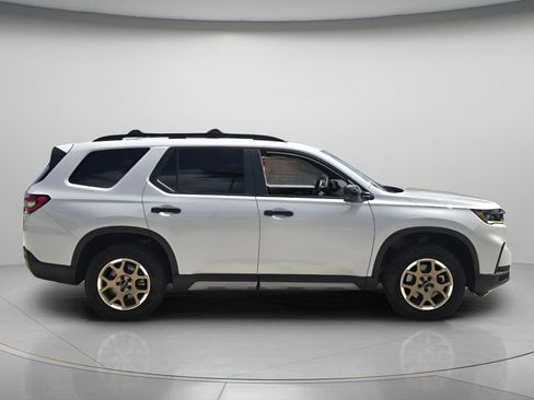 Certified 2024 Honda Pilot TrailSport image 3