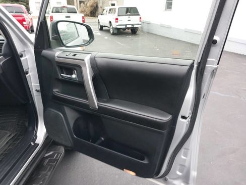 Used 2015 Toyota 4Runner SR5 4x4 4dr SUV image 18