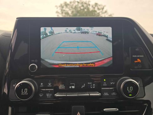 Certified 2024 Toyota Highlander XLE image 29