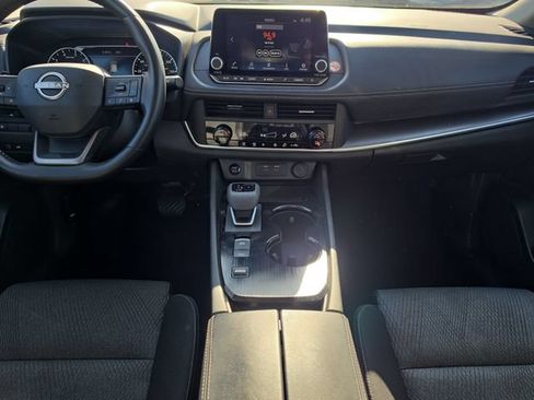Certified 2025 Nissan Rogue SV FWD image 15