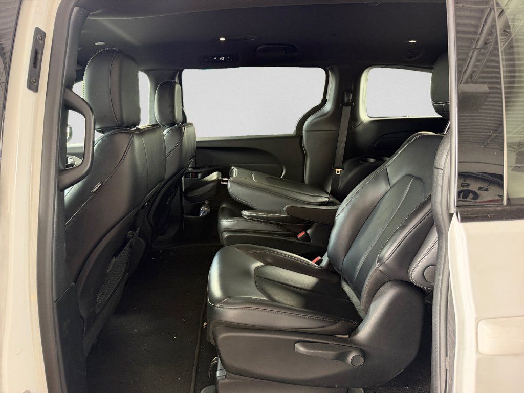 Used 2024 Chrysler Pacifica Limited FWD image 26