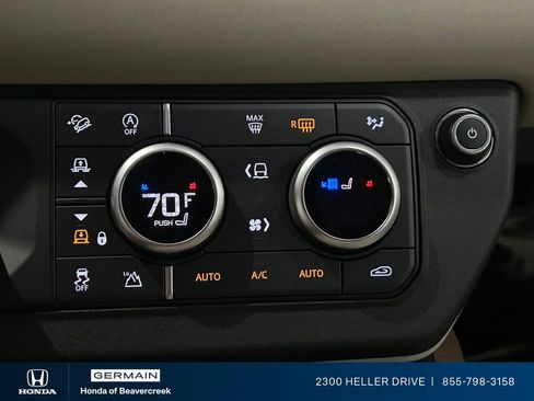 Used 2023 Land Rover Defender 110 SE AWD/4WD image 24