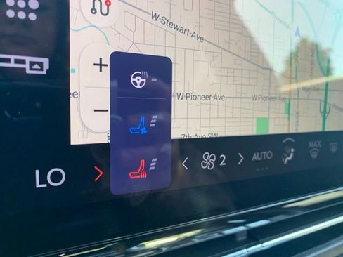 New 2025 Lincoln Nautilus Reserve image 22