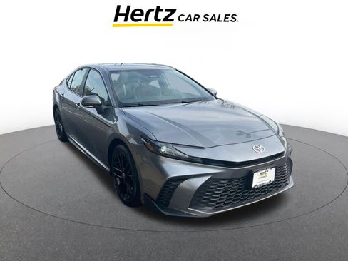 Used 2025 Toyota Camry SE image 1