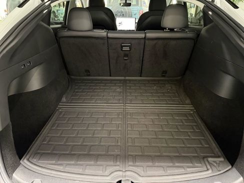 Used 2020 Tesla Model Y Long Range image 16