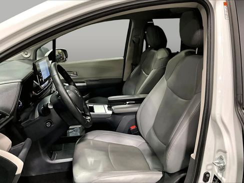 Certified 2023 Toyota Sienna Limited AWD/4WD image 8