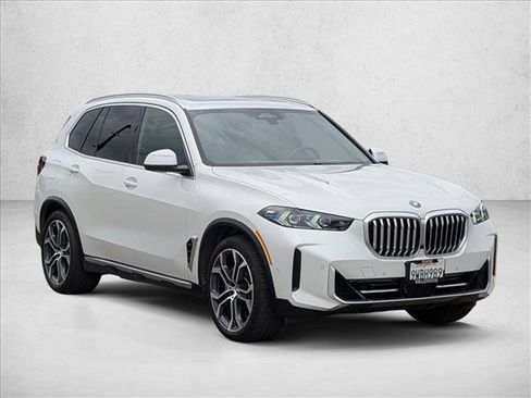 Used 2026 BMW X5 xDrive50e w/ Parking Assistance Package AWD/4WD image 3