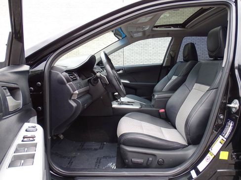 Used 2012 Toyota Camry SE FWD image 9