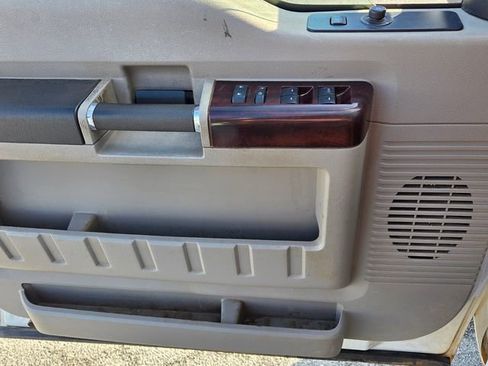 Used 2010 Ford F350 Lariat image 26