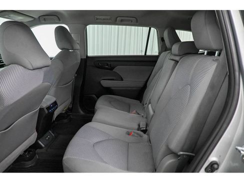 Used 2020 Toyota Highlander L AWD/4WD image 22