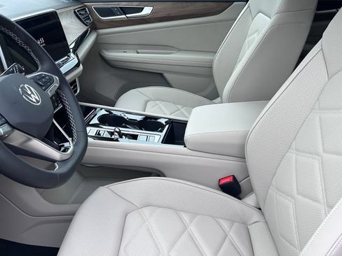 New 2026 Volkswagen Atlas SE FWD image 9