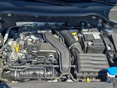 Used 2024 Volkswagen Taos SE image 32