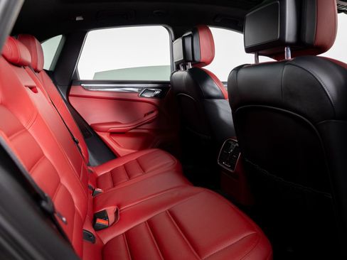 Used 2016 Porsche Macan Turbo image 22