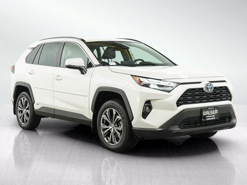 Used 2022 Toyota RAV4 XLE Premium AWD/4WD image 8