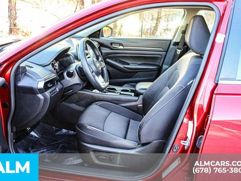 Used 2024 Nissan Altima 2.5 SV image 16