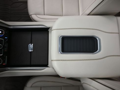 Used 2023 GMC Yukon XL Denali image 37