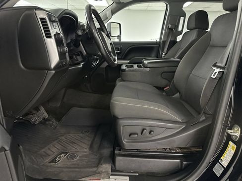 Used 2017 Chevrolet Silverado 2500 LT w/ Midnight Edition AWD/4WD image 10