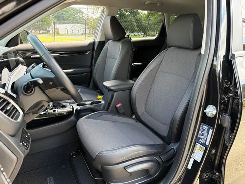 Certified 2025 Kia Seltos S AWD/4WD image 17