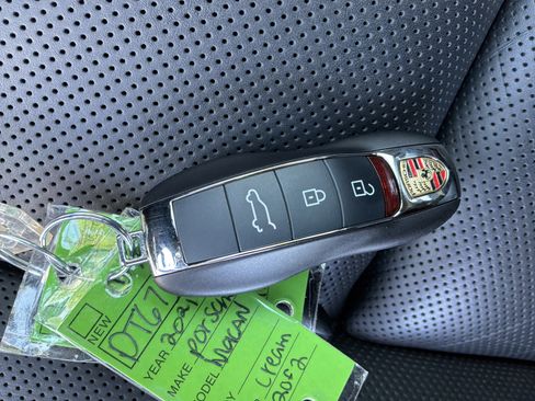 Used 2021 Porsche Macan S AWD/4WD image 36