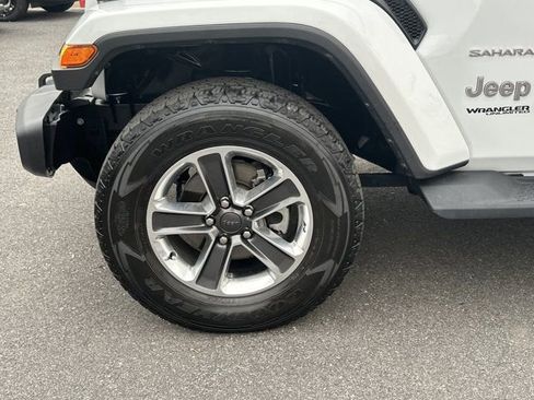 Certified 2022 Jeep Wrangler Unlimited Sahara w/ Cold Weather Group image 15