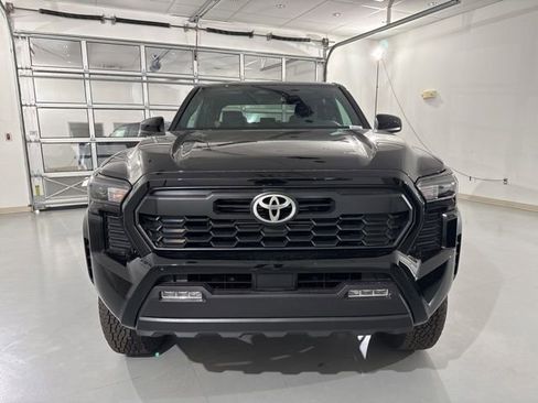 New 2025 Toyota Tacoma TRD Off-Road image 3