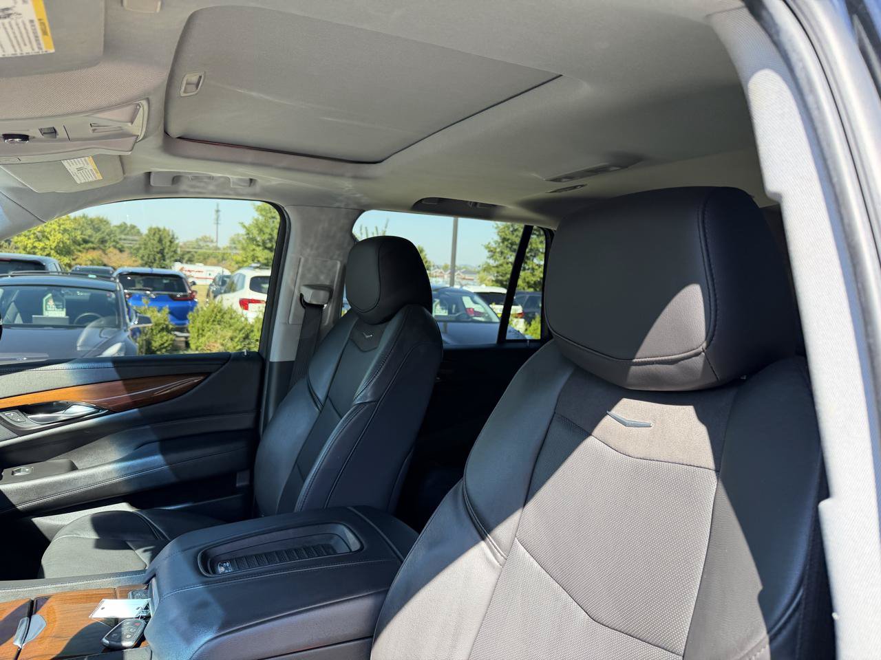 Used 2020 Cadillac Escalade Luxury AWD/4WD image 14