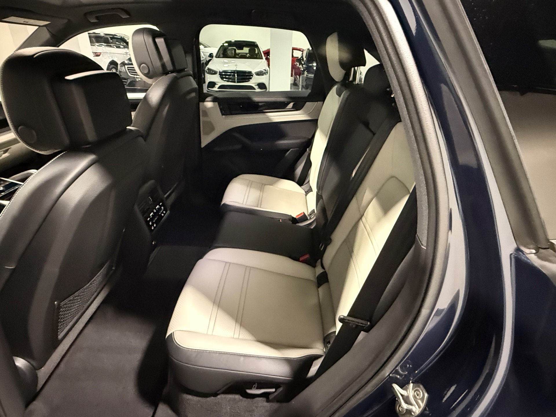 Used 2024 Porsche Cayenne AWD/4WD image 46