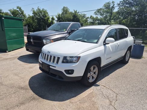 Used 2017 Jeep Compass Latitude AWD/4WD image 1