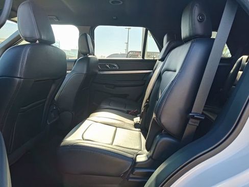Used 2018 Ford Explorer XLT w/ Equipment Group 202A image 11