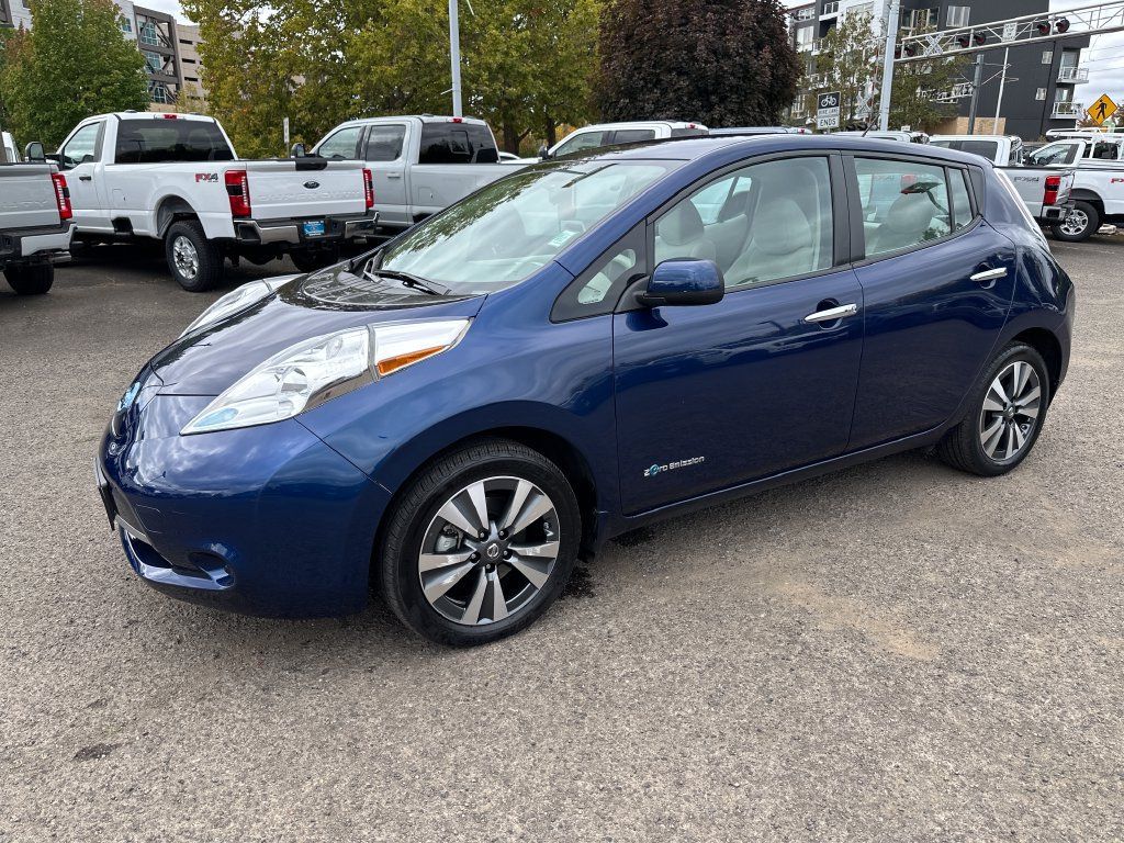 Used 2017 Nissan Leaf SV FWD image 2
