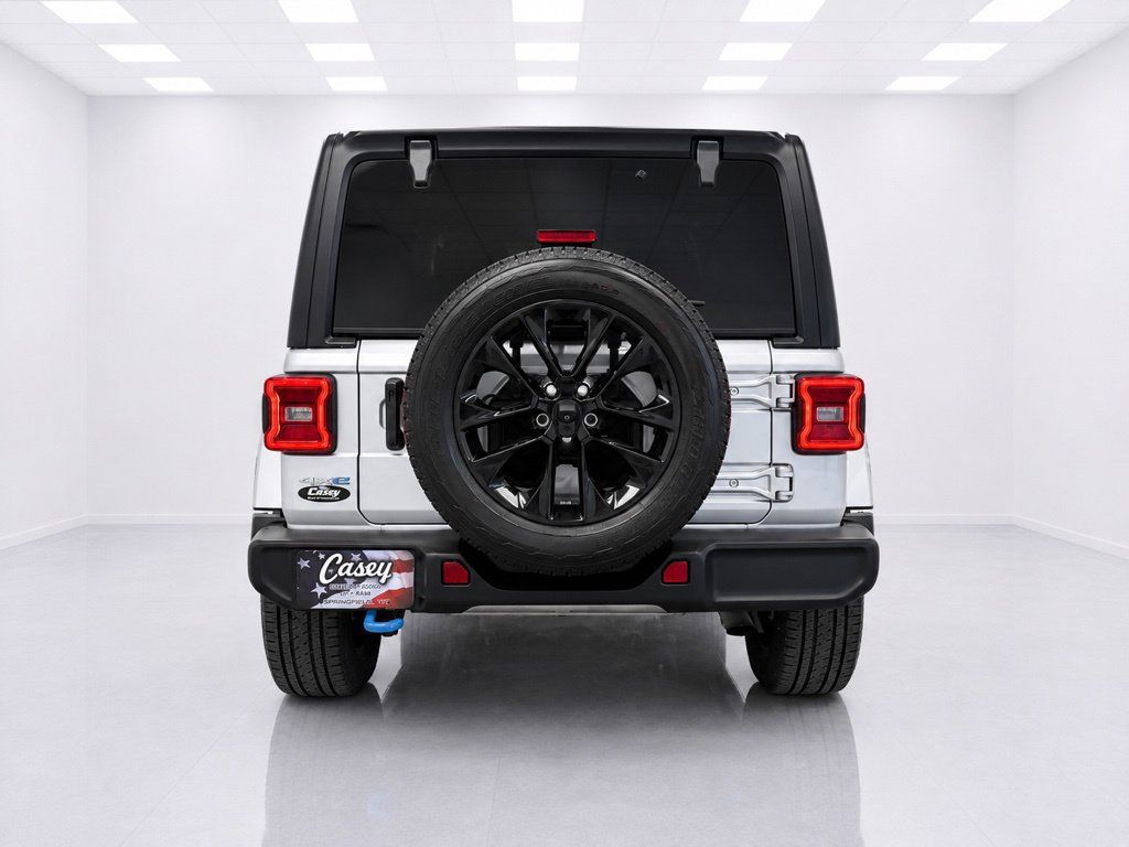 Used 2023 Jeep Wrangler Unlimited Sahara AWD/4WD image 14