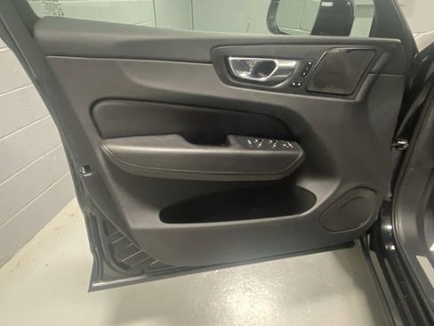 Used 2022 Volvo XC60 B5 Momentum w/ Advanced Package image 7