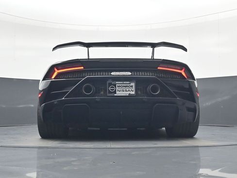 Used 2020 Lamborghini Huracan EVO image 20