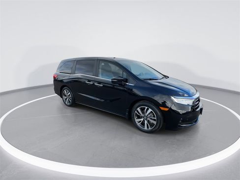 Certified 2024 Honda Odyssey Touring image 17