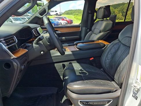Used 2024 Jeep Grand Wagoneer Series III w/ Rear Seat Video Group 1 AWD/4WD image 12
