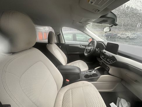 Used 2021 Ford Escape SE image 9