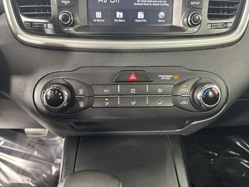 Used 2020 Kia Sorento FWD V6 image 9